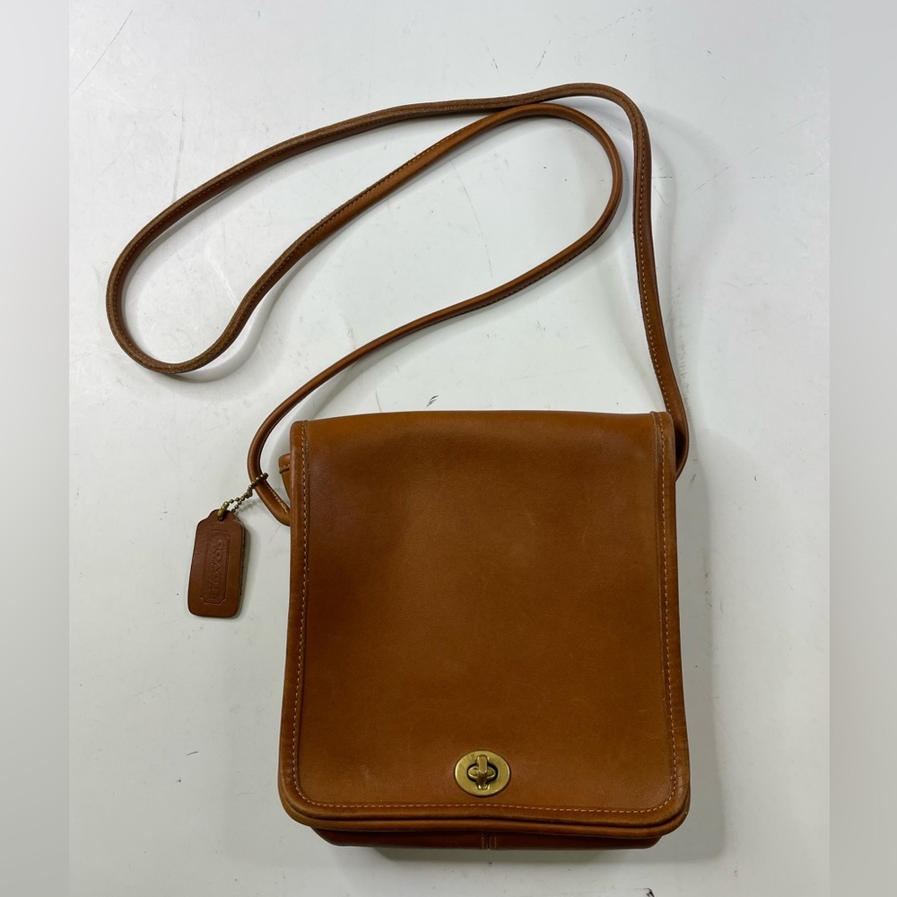 Coach Vintage Leather Compact Pouch bag brown leather turnlock